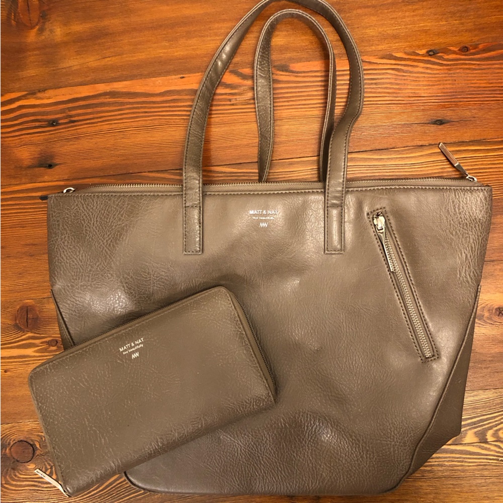 Beautiful Matt & Nat bag plus matching wallet